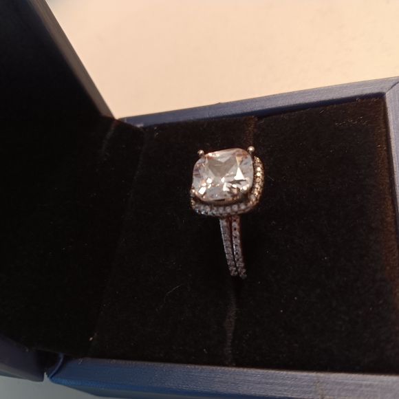 Elegant Silver Women's Ring Set - Picture 6 of 7